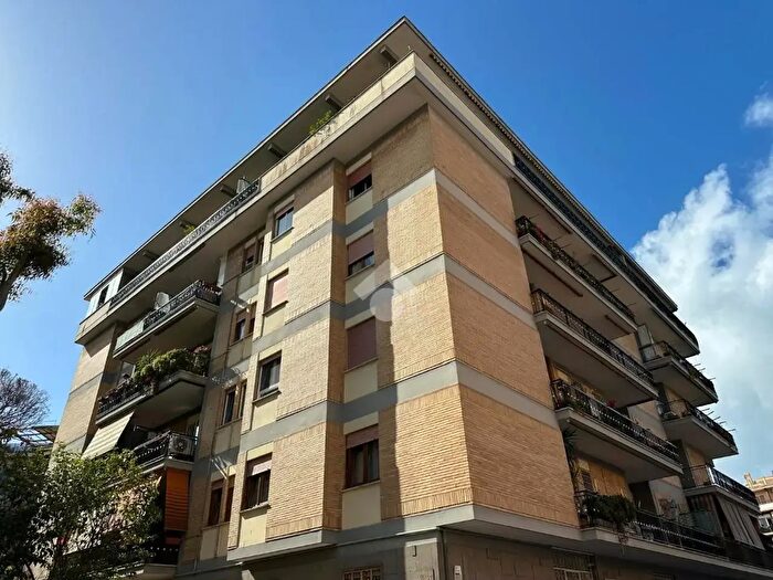 Appartamento trilocale in vendita in Via Capo Poro, Roma