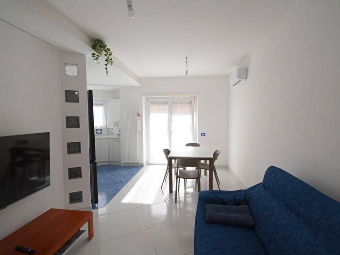 Appartamento trilocale in affitto in Via Mario Menghini, Colli Albani, Roma