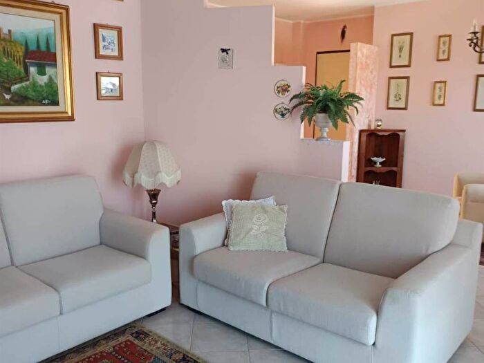Appartamento con 5 locali in affitto in Poggibonsi