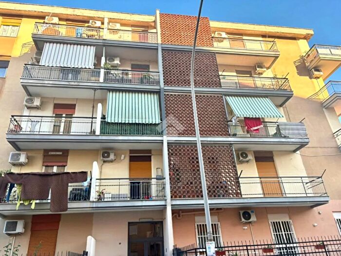 Appartamento trilocale in vendita in Via Luigi Palomes, Palermo