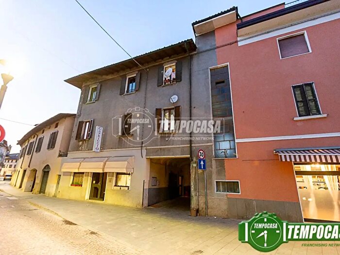 Appartamento trilocale in vendita in Via Battista Mottini, Romano Di Lombardia