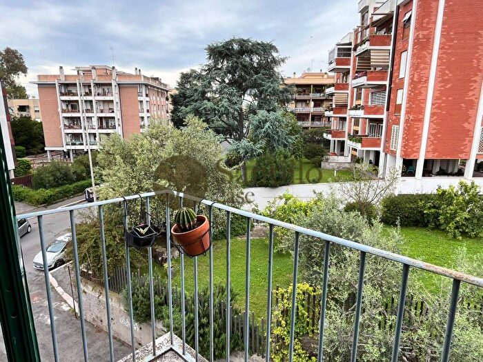 Appartamento trilocale in affitto in Via Carroceto, Arco di Travertino, Roma