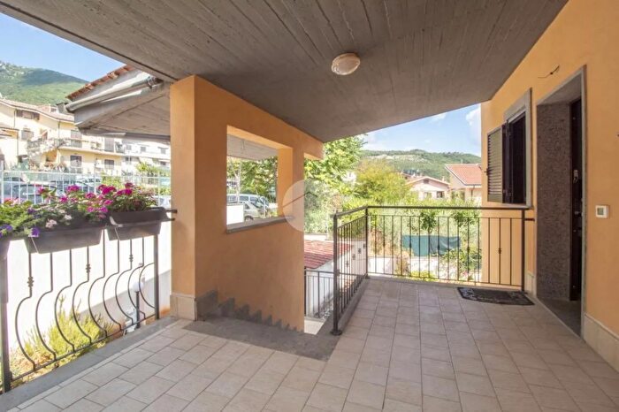 Appartamento quadrilocale in vendita in Via dei Gigli, Marcellina