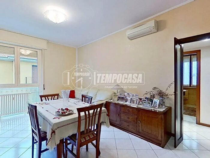 Appartamento trilocale in vendita in Via Sciviero, Brugherio