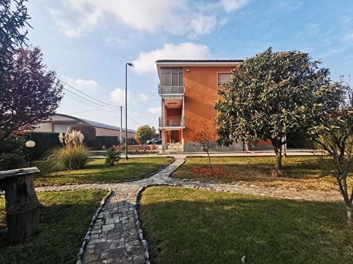 Case in Vendita e in Affitto - 3