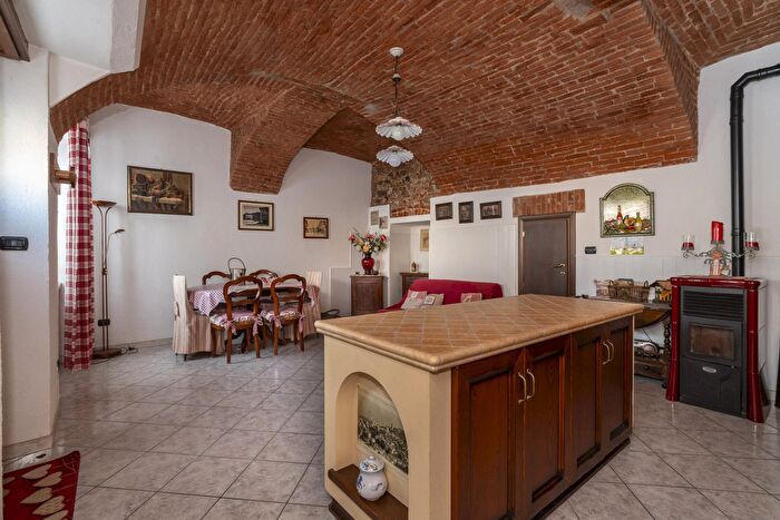 Casa con 6 locali in vendita in Via Bernezzo, Caraglio