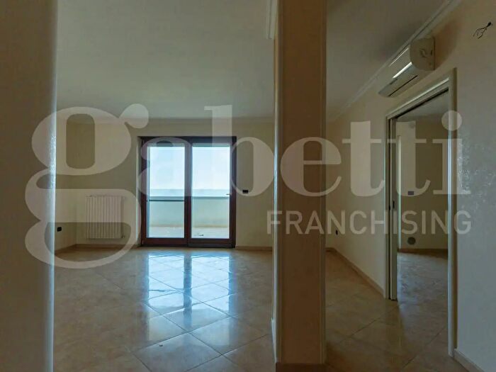 Appartamento quadrilocale in vendita in Via Scommegna, Barletta