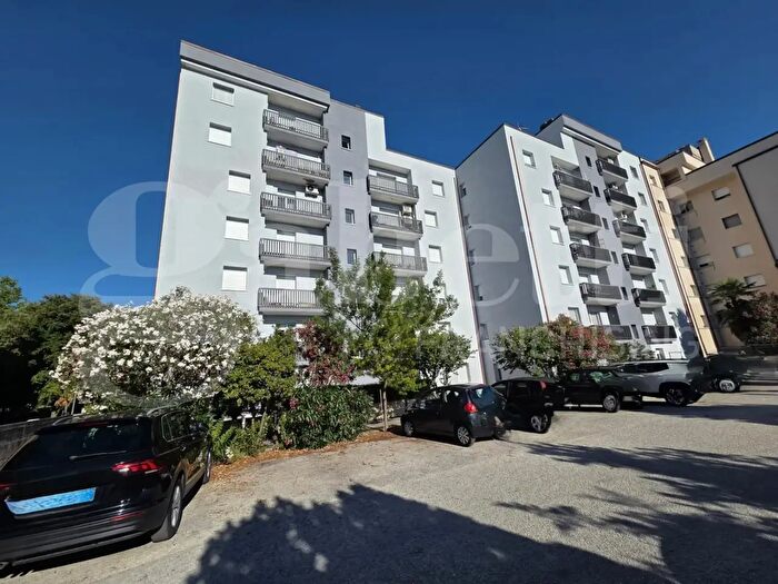 Appartamento quadrilocale in vendita in Via Aspromonte, Foligno