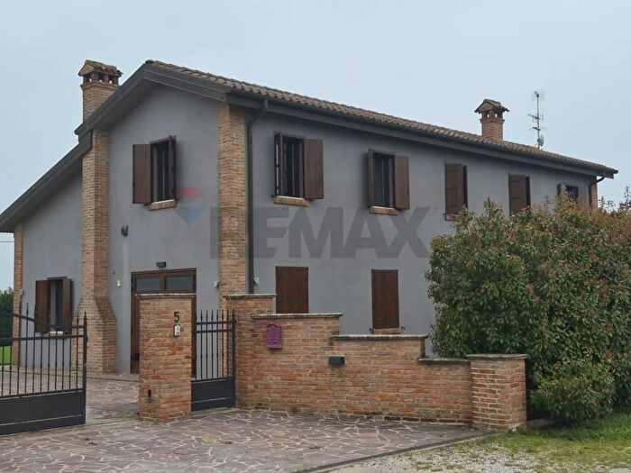 Casa con 5 locali in vendita in Via Salmastri, Copparo