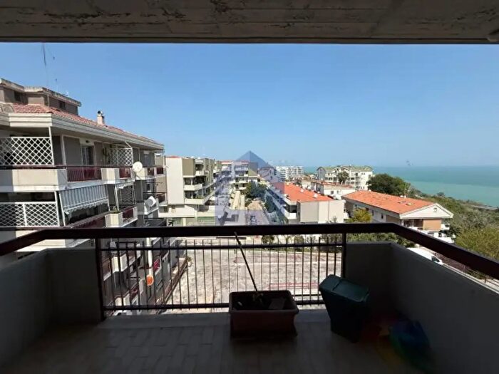 Appartamento con 5 locali in vendita in Via del Porto, Vasto