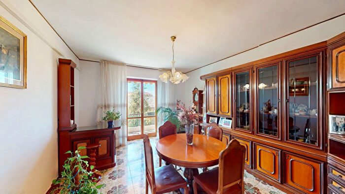 Appartamento con 5 locali in vendita in Via Trento, Osimo