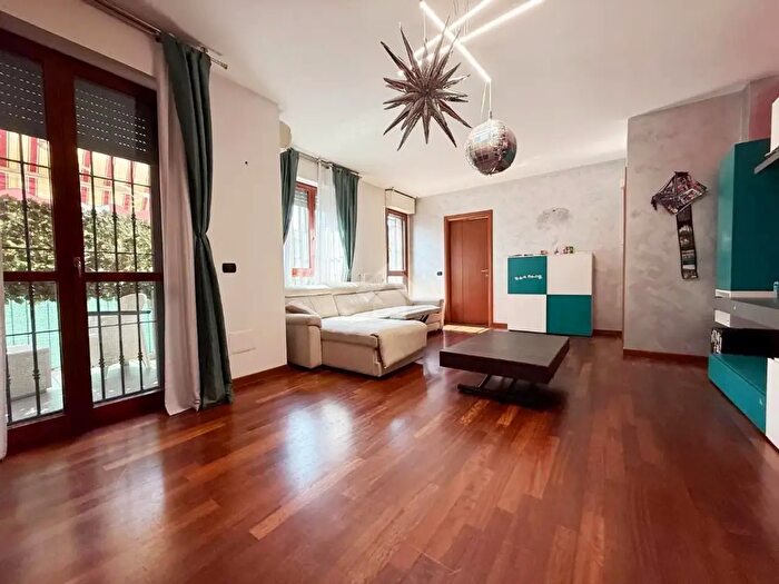 Appartamento trilocale in vendita in Via Giuseppe Garibaldi, Turate