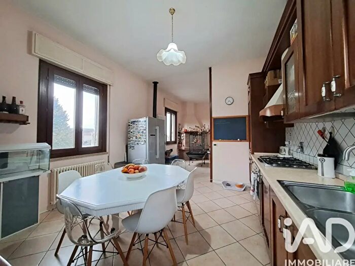 Appartamento con 5 locali in vendita in Via Maritiri della Resistenza, Costa Di Rovigo