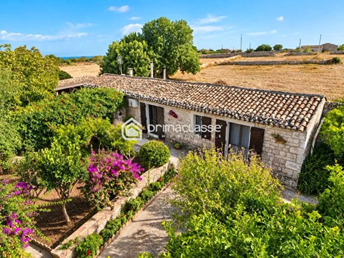 Casa con 8 locali in vendita in Modica