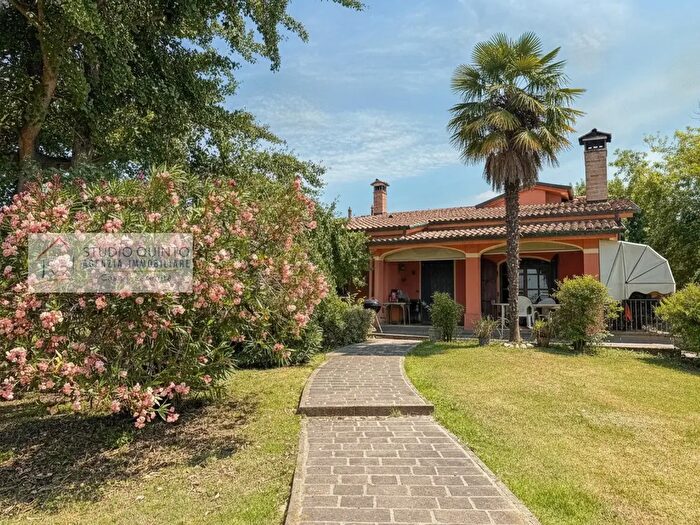 Casa con 7 locali in vendita in Treviso