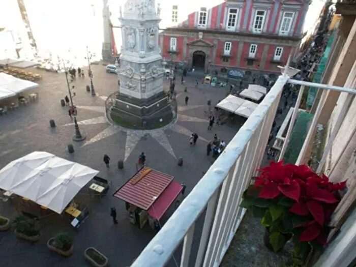 Appartamento con 6 locali in vendita in Via Benedetto Croce, Napoli
