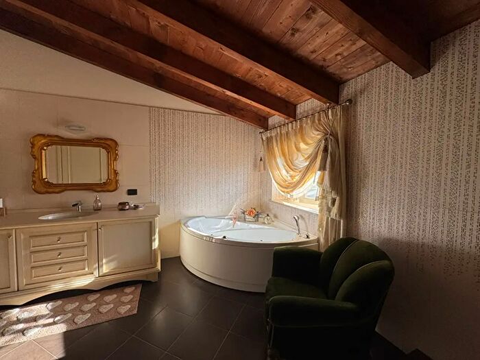 Casa quadrilocale in vendita in Via a F Vietti, Vinzaglio