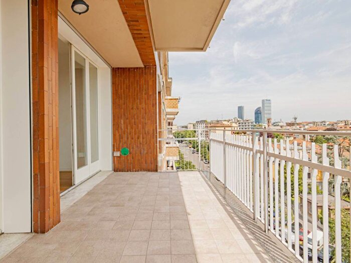 Appartamento trilocale in affitto in Via Elba, Washington, Milano