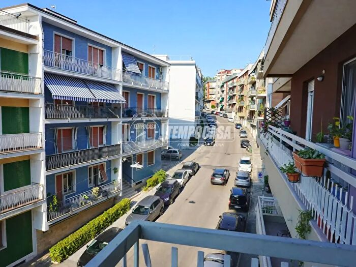 Appartamento quadrilocale in vendita in Via Beniamino Gigli, Ancona