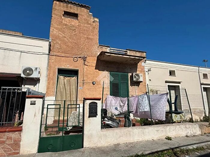 Appartamento trilocale in vendita in Via Emiro Giafar, Palermo