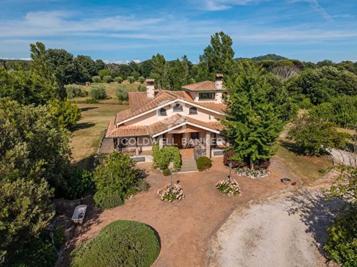 Casa con 10 locali in vendita in Via del Castagno, Manziana