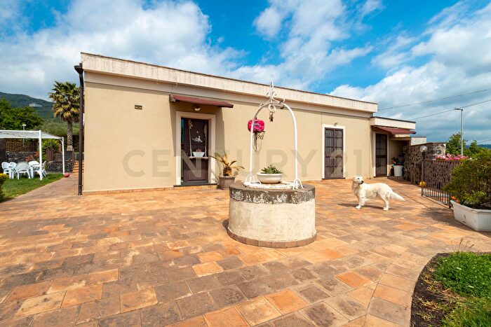 Casa con 5 locali in vendita in Via Cimitero Civita, Zafferana Etnea