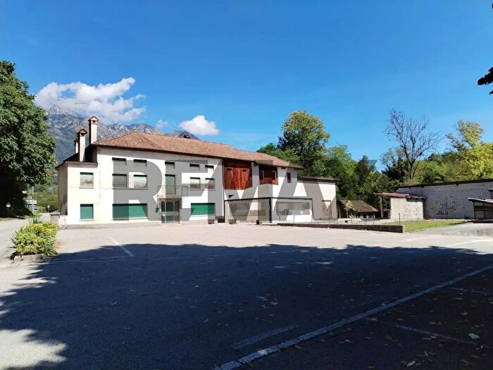 Casa con 13 locali in vendita in Santa Giustina