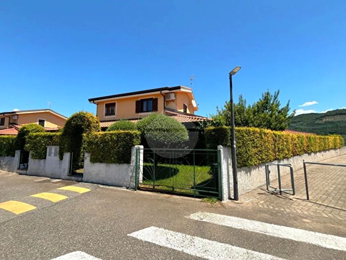 Casa quadrilocale in vendita in Pizzo