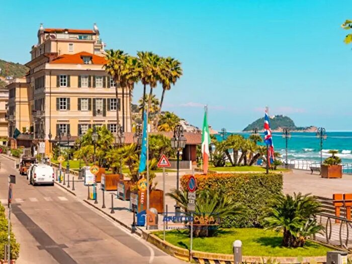 Appartamento trilocale in affitto in Piazza Partigiani, Alassio