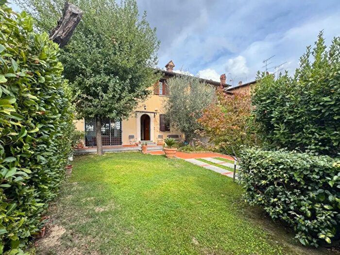 Casa con 6 locali in vendita in Via di Cantagallo, Prato