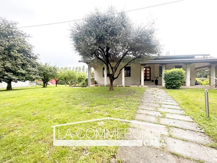 Casa con 9 locali in vendita in Treviso