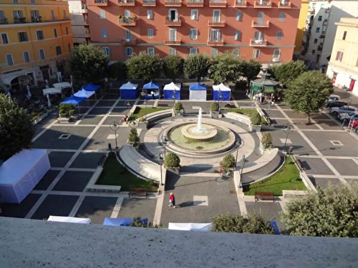 Appartamento con 5 locali in vendita in Piazza Pia, Anzio