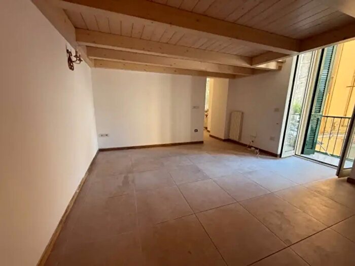 Appartamento quadrilocale in affitto in Via della Cavallerizza, Napoli