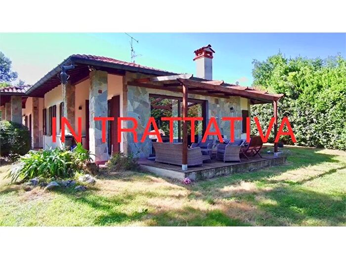 Casa con 12 locali in vendita in Via Vignetta Brebbia Va, Brebbia