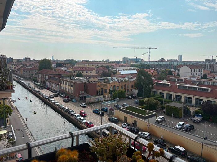 Appartamento bilocale in affitto in Alzaia Naviglio Grande, Giambellino, Milano