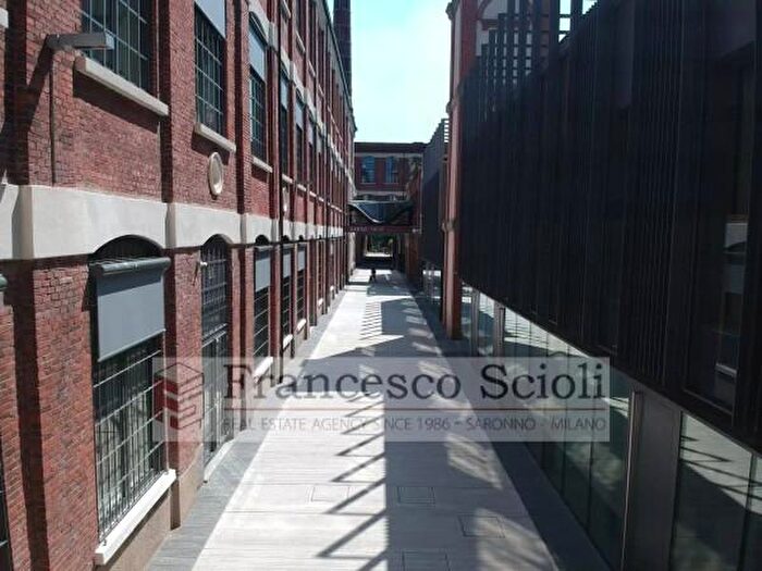 Appartamento quadrilocale in vendita in Viale Trento, Lomazzo