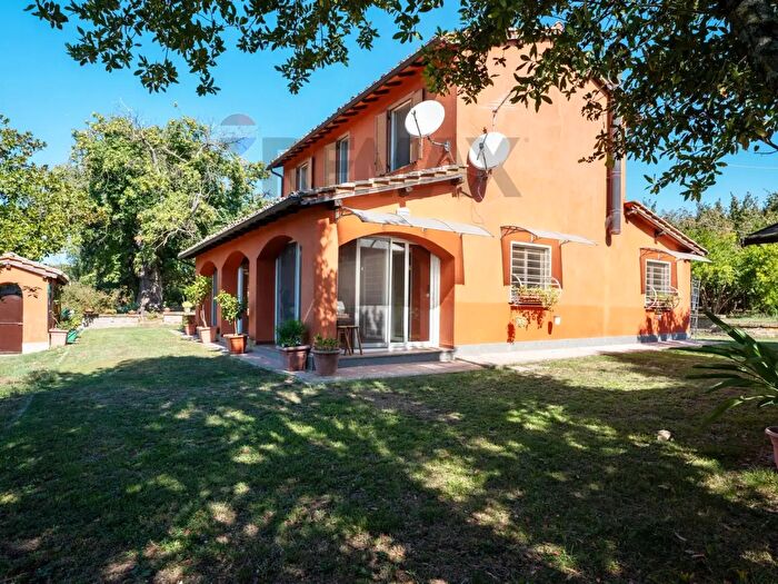 Casa con 5 locali in vendita in Capranica