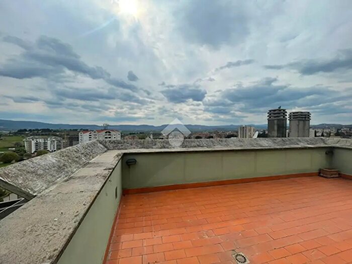 Appartamento con 5 locali in vendita in Via della Fiera, Terni