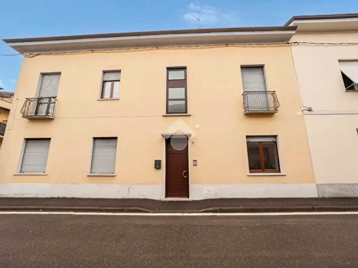 Appartamento bilocale in vendita in Via Monte Grappa, Giussano