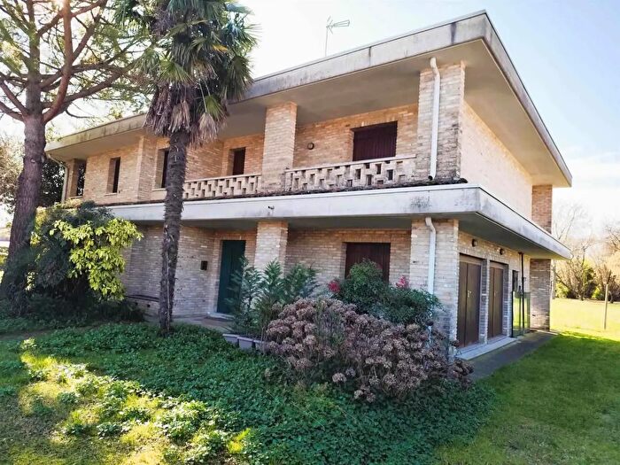 Casa con 12 locali in vendita in Via Manuzza, San Michele Al Tagliamento