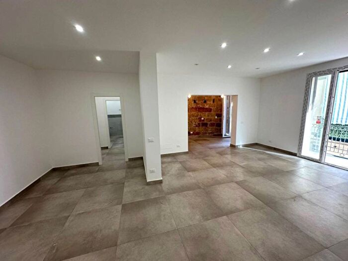 Appartamento trilocale in affitto in Via Angiò, Centro, Bagheria