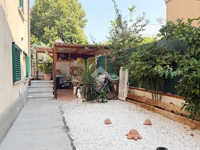 Appartamento trilocale in vendita in Via Comano, Carrara