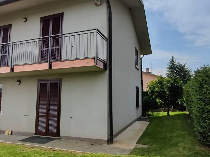 Casa quadrilocale in affitto in Via Beregazzo, Castelnuovo Bozzente