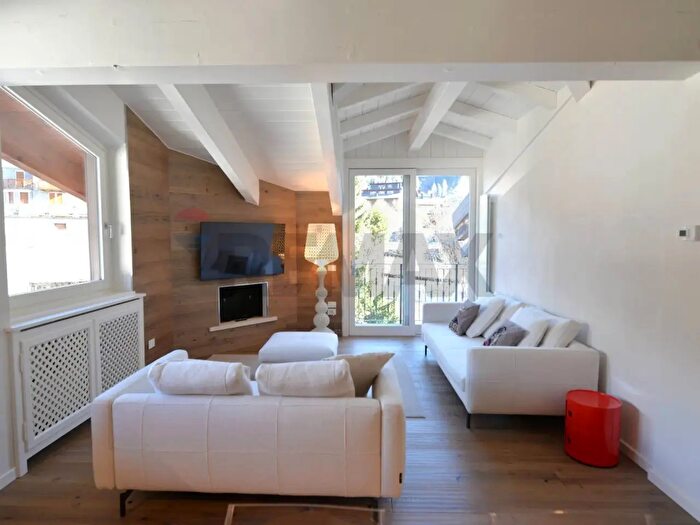 Appartamento trilocale in vendita in Via Roma, Ponte Di Legno