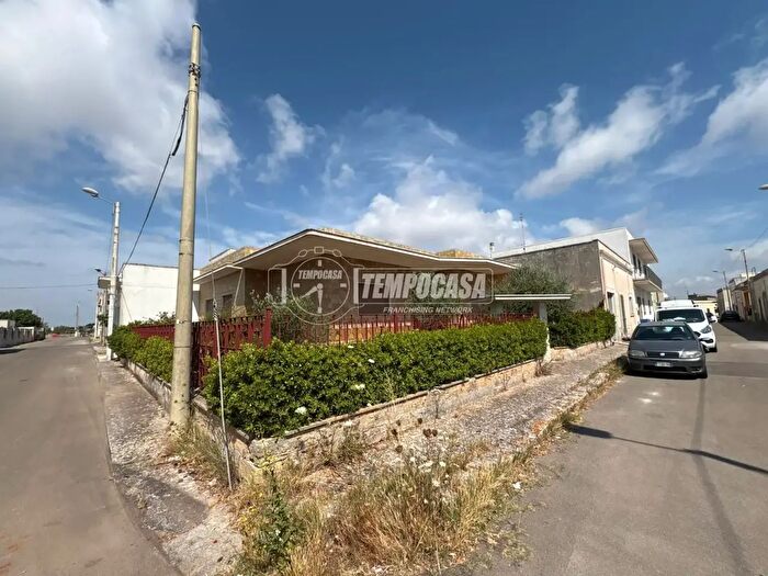 Casa con 8 locali in vendita in Via Stazione, Sanarica
