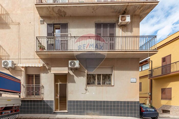 Appartamento con 6 locali in vendita in Via Carlo Buscalia, Comiso