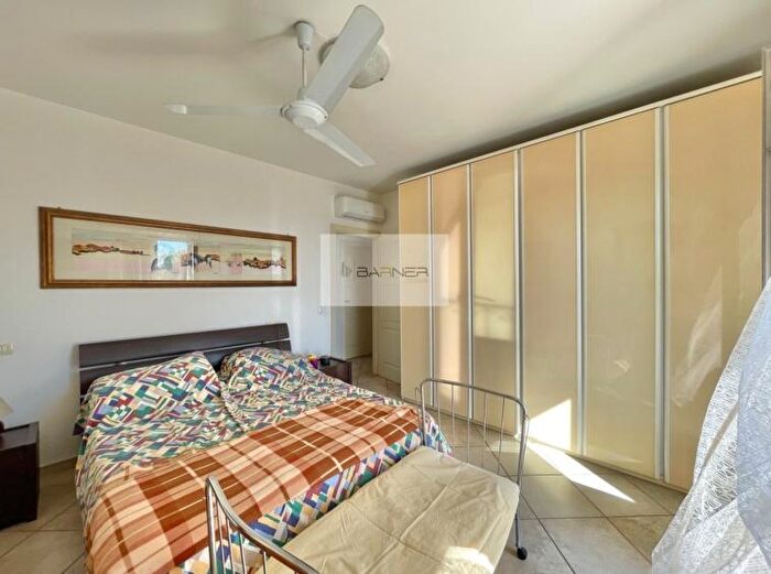 Casa con 9 locali in vendita in Camaiore