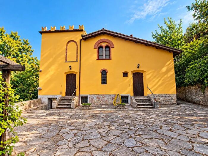 Casa con 12 locali in vendita in Castrocaro Terme e Terra del Sole