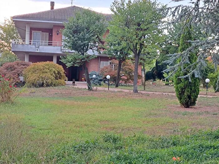 Casa con 16 locali in vendita in Valenza