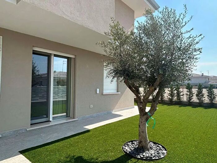 Appartamento trilocale in vendita in Marmirolo